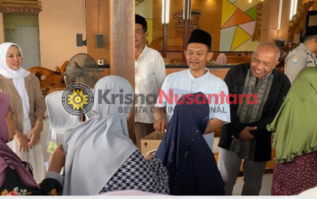 Pengusaha Jombang yang Juga Seorang ASN Berbagi Sembako Kepada Masyarakat Kurang Mampu 5 cbt 3