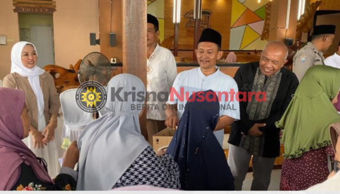 Pengusaha Jombang yang Juga Seorang ASN Berbagi Sembako Kepada Masyarakat Kurang Mampu