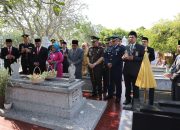 Mengingat Jasa Para Pahlawan, PJ Bupati Jombang Ziarah dan Tabur Bunga di TMP Kusuma Bangsa