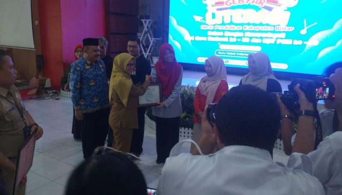 Dinas Pendidikan Kabupaten Blitar Gelar Peringatan Momentum Hari Guru dan HUT PGRI ke-79