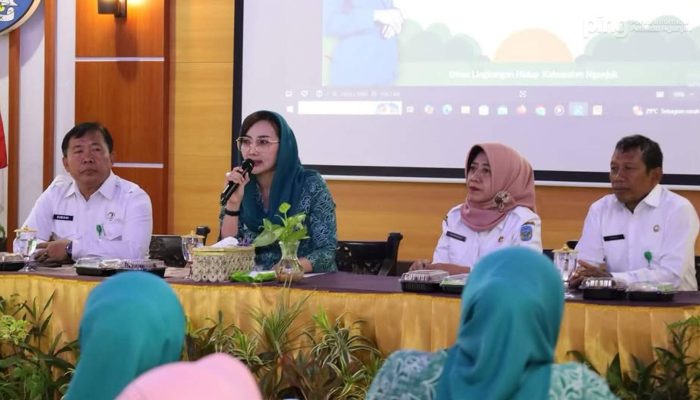 Peningkatan Peran Serta Perempuan dalam Pengelolaan Sampah Pj. Ketua TP. PKK Nganjuk Gelar Sosialisi