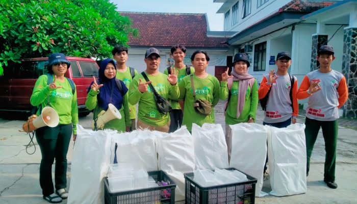Kolaborasi DLH Kabupaten Kediri Bersama Yayasan Daun Hijau Mandiri Gelar Kampanye Pembatasan Sampah Plastik