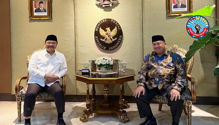 ABAH WARSUBI GERAK CEPAT, HASILKAN GUS MENTRI SOSIAL KUNJUNGI JOMBANG KUCURKAN 675M UNTUK PERCEPATAN PENGENTASAN KEMISKINAN