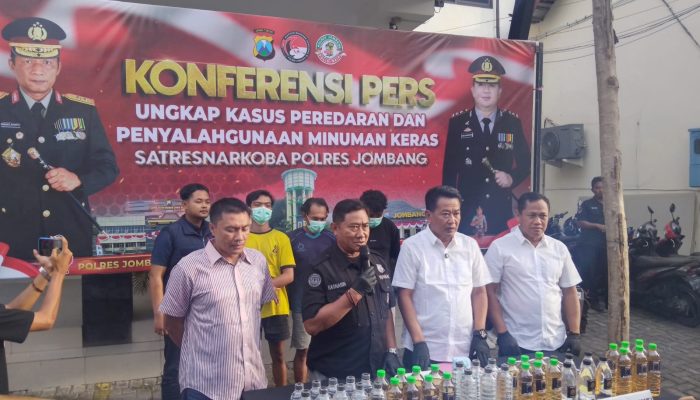 Penyelundupan 1300 Botol Miras Dari Bali ke Jombang berhasil digagalkan Satresnarkoba Polres Jombang, 3 Pelaku di amankan