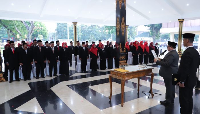 Bupati Jombang Lantik 97 Kepala Sekolah, Tegaskan Kepemimpinan Berbasis Keteladanan dan Integritas