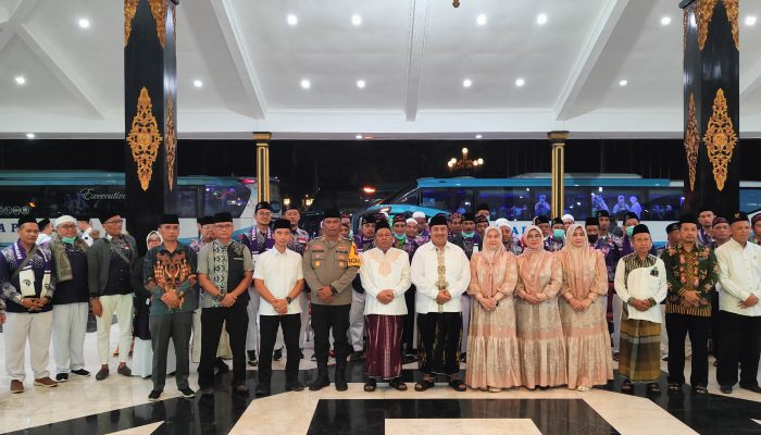 Kembali ke Tanah Air : Jemaah Haji Kloter 19 Jombang Diterima dengan hangat di Pendopo Kabupaten Jombang