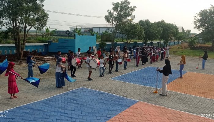 Drum Band SDN Karang Pakis 2 Kabuh: Ekstrakurikuler Penguatan Karakter Siswa dan Membiasakan Hidup Disiplin