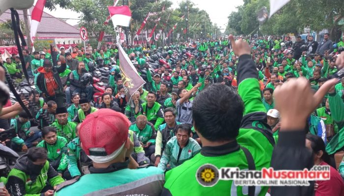 Ratusan Ojek Online di Jombang Gelar Aksi Solidaritas, Tuntut Keadilan untuk Rekan yang Tewas di Jakarta