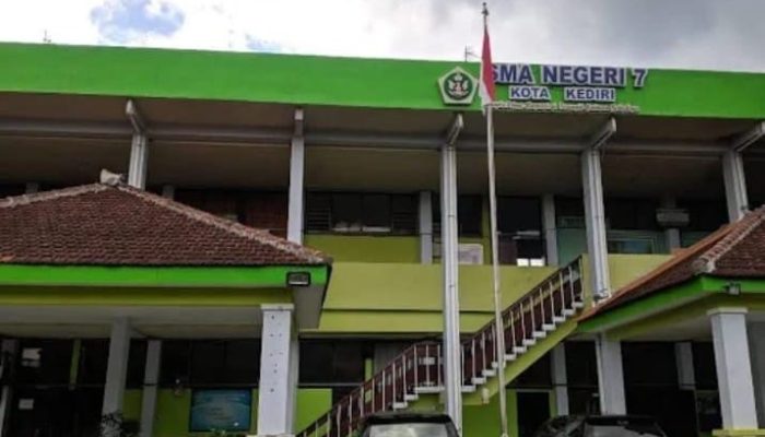 Membongkar Dugaan Pungutan di Sekolah: SMAN 7 Kediri Tarik Sumbangan Bulanan dan Jual Seragam Rp 2,4 Juta