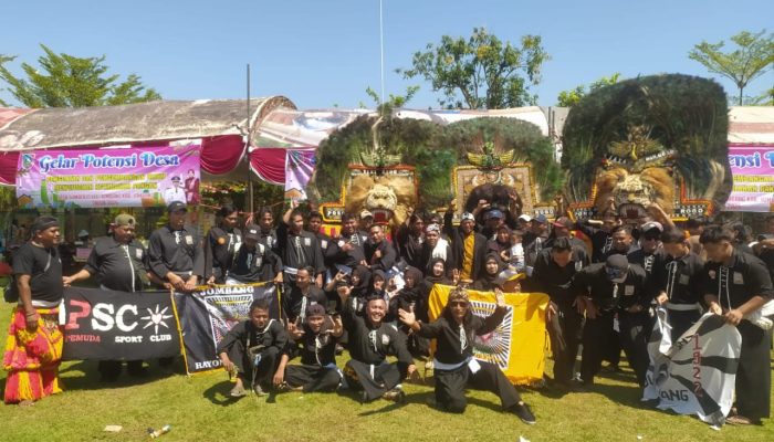 Warga Desa Sumberjo, Jombang, Tumpah Ruah Sambut Karnaval 2025