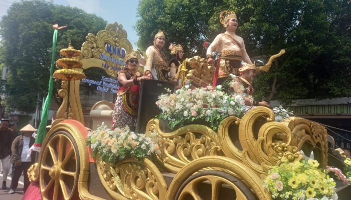 Rayakan HUT ke-80 RI, Pawai Mobil Hias Jombang Jadi Ajang Kreativitas dan Kebersamaan