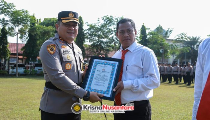 Kapolres Jombang Berikan Penghargaan kepada 17 PNPP Berprestasi