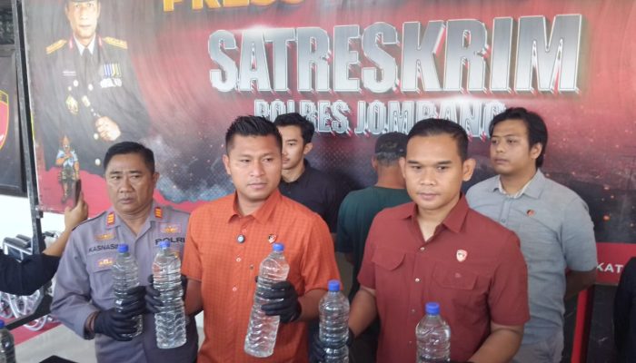 Jaringan Gelap Terputus, 115 Botol Arak Ilegal Gagal Edar di Jombang