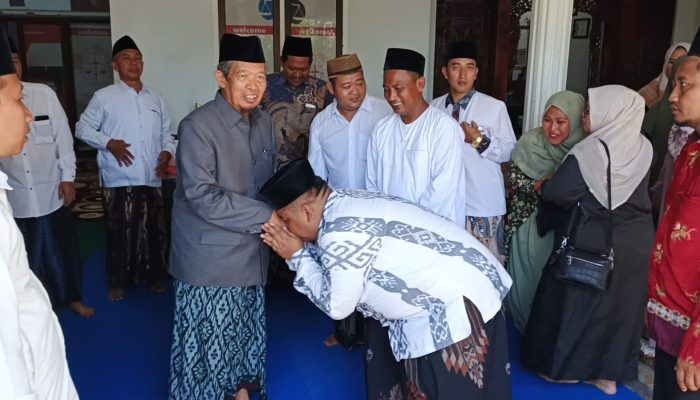 Haul ke-35 KH. Moh. Ghozali Manan Digelar Khidmat, Ribuan Alumni Jombang-Mojokerto Dihadiri Tausiyah K.H. Moh. Ridwan Syaibani