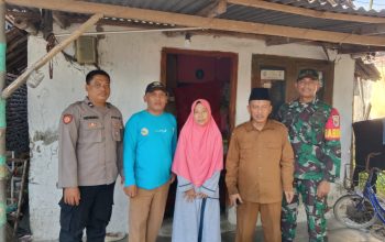 Pemerintah Kecamatan Mojoagung Bersama Forkopimcam Lakukan Penjangkauan Terhadap Keluarga Rentan di Desa Johowinong