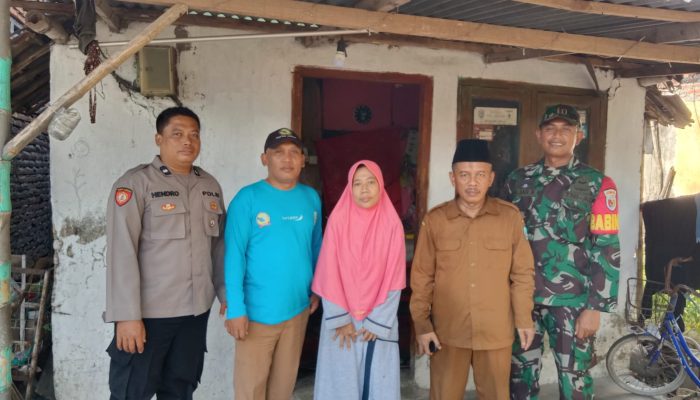 Pemerintah Kecamatan Mojoagung Bersama Forkopimcam Lakukan Penjangkauan Terhadap Keluarga Rentan di Desa Johowinong