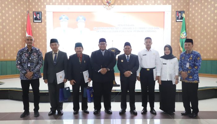 Wakil Bupati Jombang Salmanudin Serahkan Langsung SK Purna Tugas PNS TMT 1 Januari S.D 1 Maret 2026 dan SK Pengangkatan CPNS