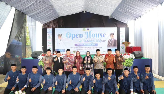 Bupati Warsubi Resmikan Gedung Aimmah Ponpes Modern El-Haq Bareng, Tegaskan Peran Strategis Pesantren