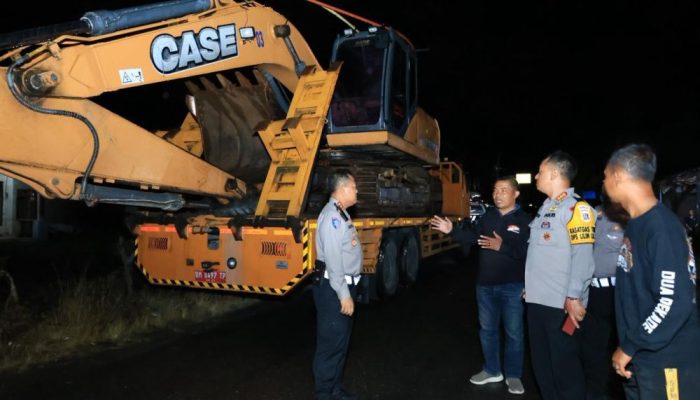 Polda Riau Kirim Tiga Alat Berat untuk Percepat Pemulihan Pascabanjir di Palembayan Agam