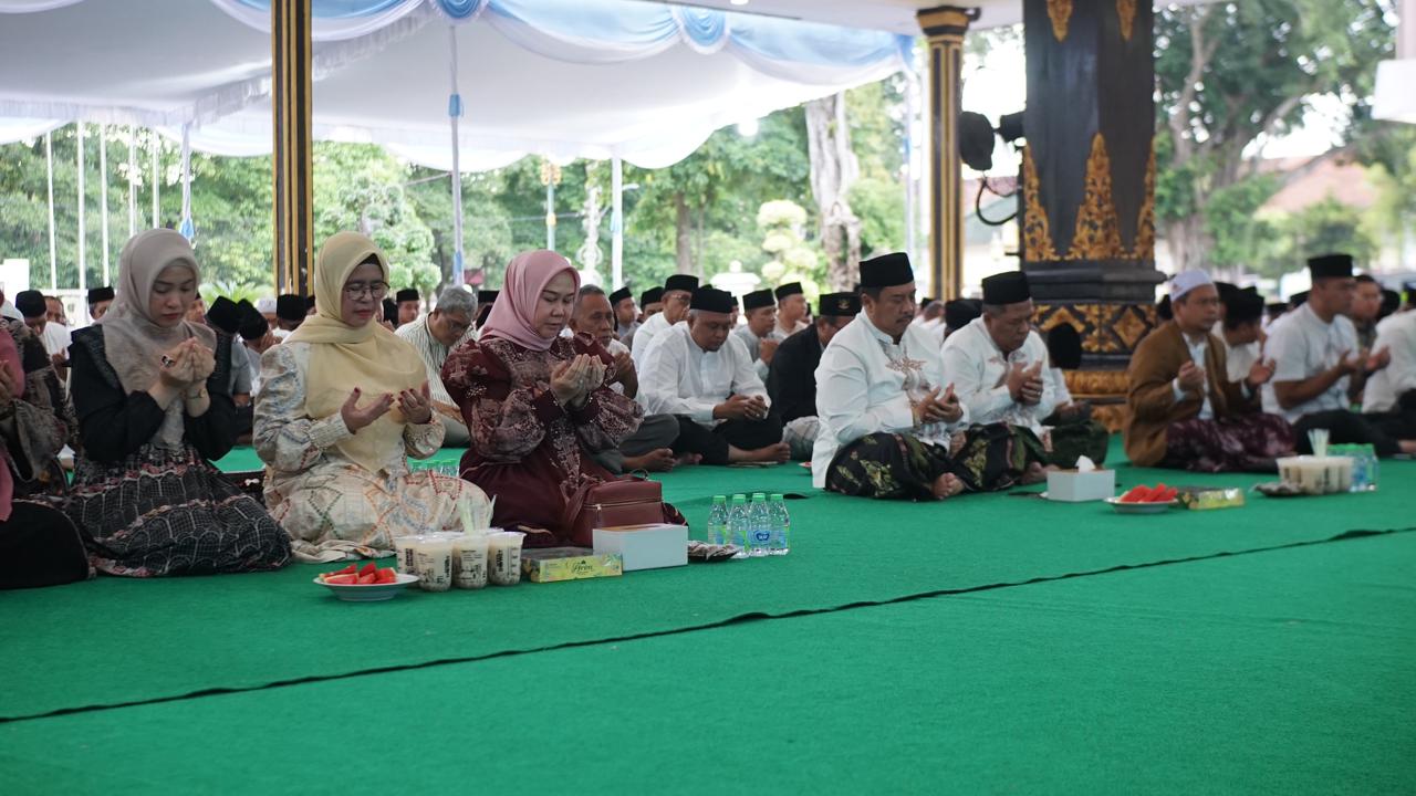 Genap Setahun memimpin, Warsubi–Salman terus memperkuat kebersamaan dan mendorong kemajuan Jombang lewat aksi nyata yang dilandasi ikhtiar dan doa. 2 WhatsApp Image 2026 02 21 at 15.41.23 1