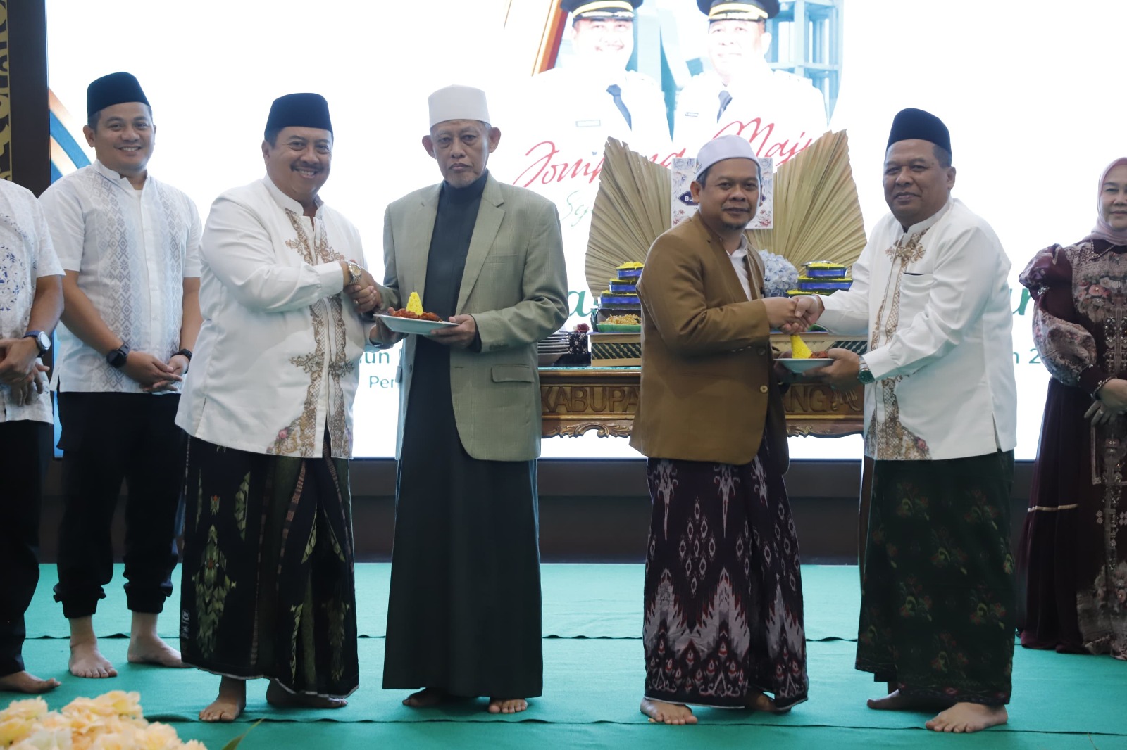 Genap Setahun memimpin, Warsubi–Salman terus memperkuat kebersamaan dan mendorong kemajuan Jombang lewat aksi nyata yang dilandasi ikhtiar dan doa. 1 WhatsApp Image 2026 02 21 at 15.41.23