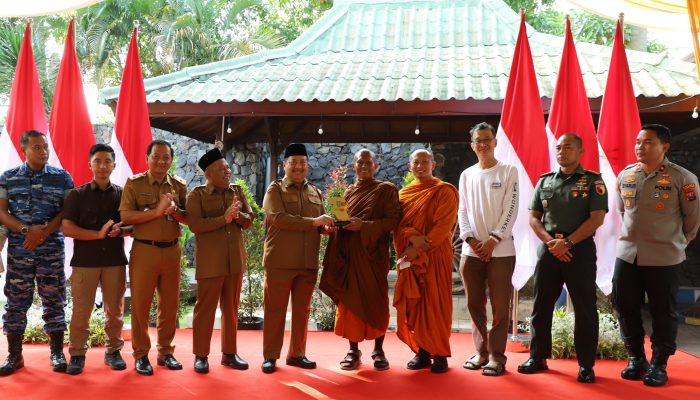 Bupati Jombang Warsubi Menyambut 57 Bhikkhu Walk For Peace 2026