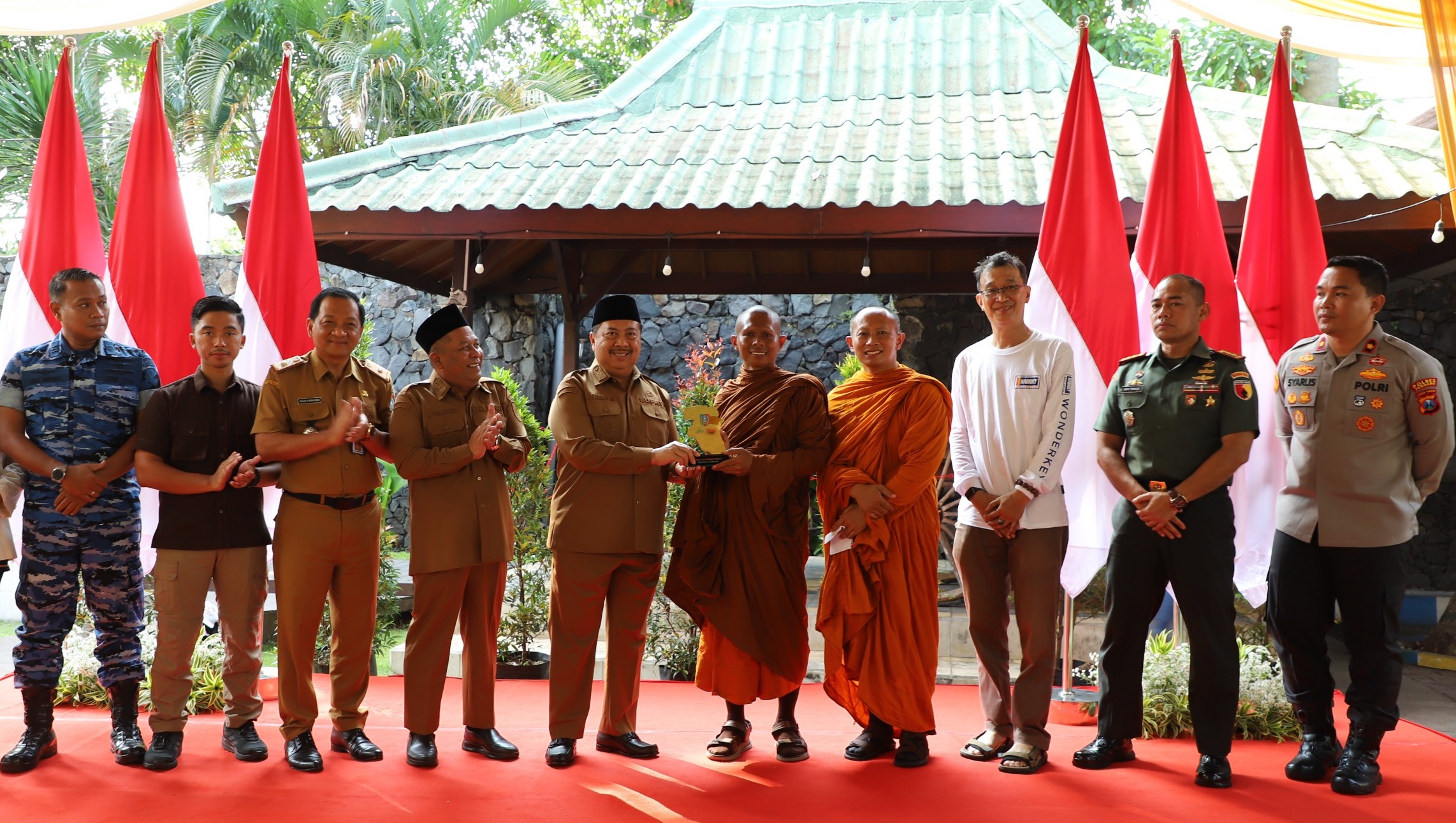 Bupati Jombang Warsubi Menyambut 57 Bhikkhu Walk For Peace 2026 1 DUntmczL0cFAg6H2kpLTrMMlztpYhr3fRLERFf3v