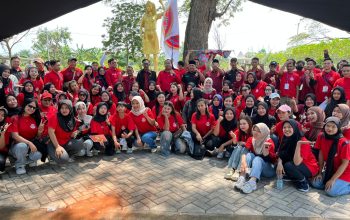 Meneladani Keberanian Marsinah, Buruh Gelar Doa Bersama di Pusara Marsinah
