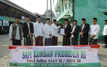 Bupati Jombang Abah Warsubi Salurkan Sapi Kurban Bantuan Presiden pada Idul Adha 1447 Hijriah