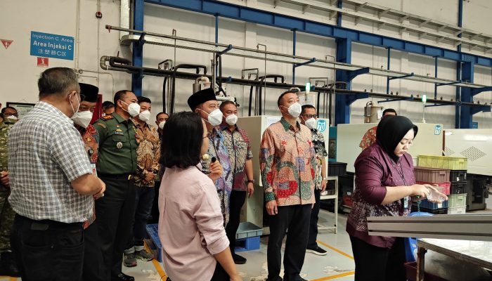 Kunjungi Dua Pabrik Besar, Bupati Jombang Pastikan Investasi Berdampak Nyata Bagi Masyarakat