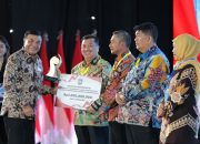 Kabupaten Jombang Raih Penghargaan Dan Insentif Rp1 Miliar Karena Sukses Turunkan Angka Pengangguran.