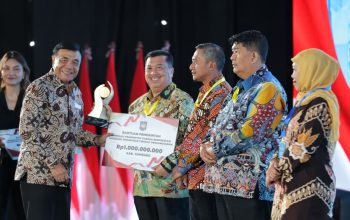 Kabupaten Jombang Raih Penghargaan Dan Insentif Rp1 Miliar Karena Sukses Turunkan Angka Pengangguran.