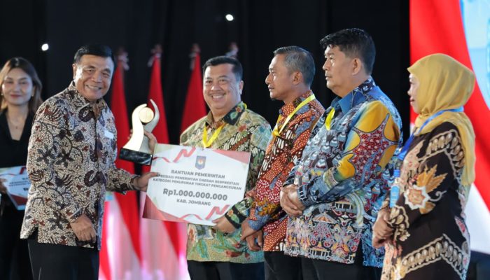 Kabupaten Jombang Raih Penghargaan Dan Insentif Rp1 Miliar Karena Sukses Turunkan Angka Pengangguran.