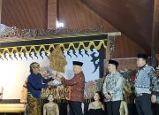 Suarakan Kesejahteraan Guru Swasta, Bupati Turut Hadir Di Tengah Syukuran Desa Donowarih.