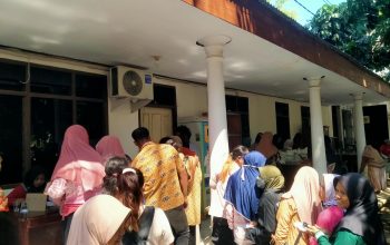 817 KPM Terima Bansos Bapang, Penyaluran di Desa Lirboyo Berjalan Aman dan Lancar