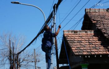 Pemkab Nganjuk Lanjutkan Penataan Kabel Fiber Optik, Sasar Jalan Ngangkatan Rejoso-Gondang