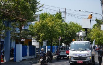 Penataan Kabel Udara Nganjuk Masuk Pekan ke-13, Diskominfo Rapikan Jaringan di Jalan A. R. Saleh