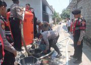 Bantu Warga Hadapi Kekeringan, Polres Blitar Kota Salurkan 3.000 Liter Air Bersih 8 WhatsApp Image 2026 10 23 at 16.34.38